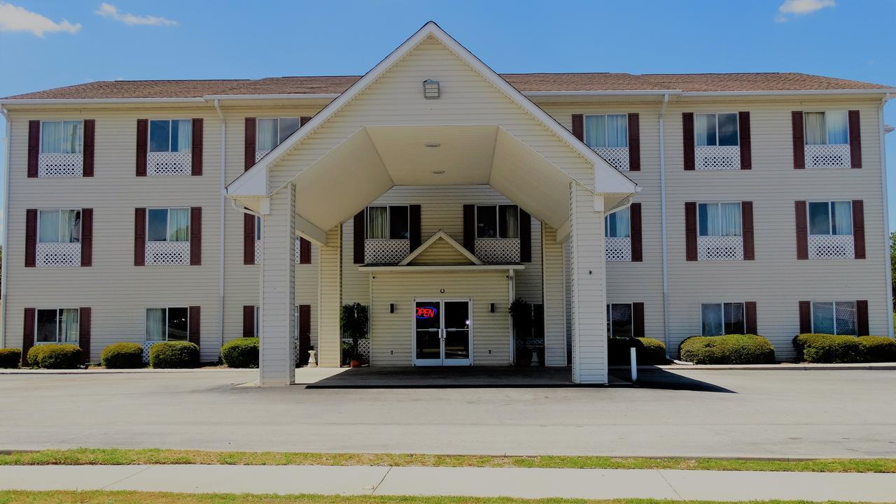 Oak Tree Inn & Suites Claxton Exterior foto